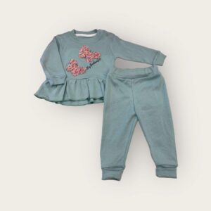 CF98B963-3D6E-49A4-80A3-C92FE2B7D23B