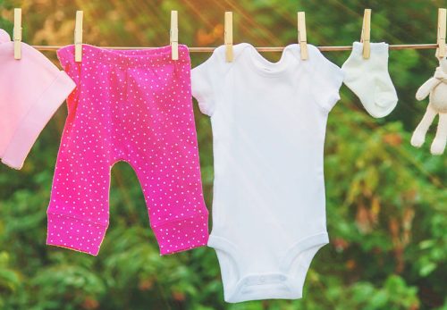7 Συμβουλές για να κρατάτε τα ρούχα του μωρού σας καθαρά